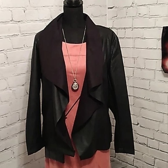 Tahari Women's Textured Reptile Black Jacket Coat - Size M * WOM306 - Picture 5 of 10